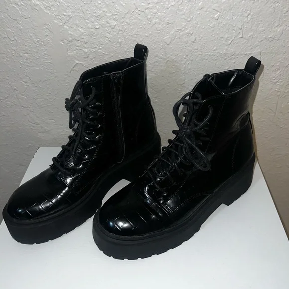 Forever 21 Black Glossy Combat Boots - Picture 2 of 5